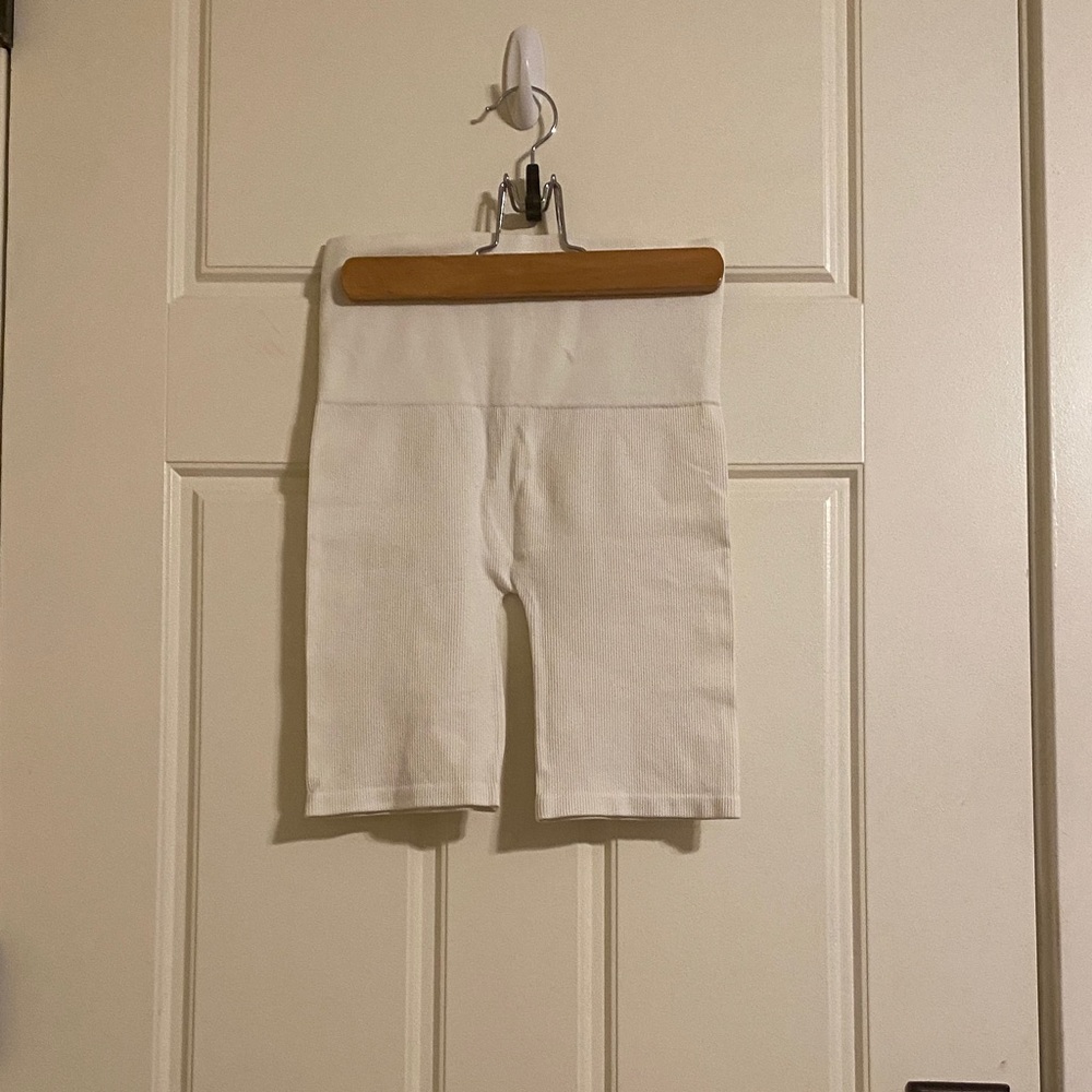 Bozzolo White Ribbed Bike Shorts